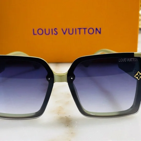 Louis Vuitton Green and Black Square Sunglasses - Picture 2 of 6